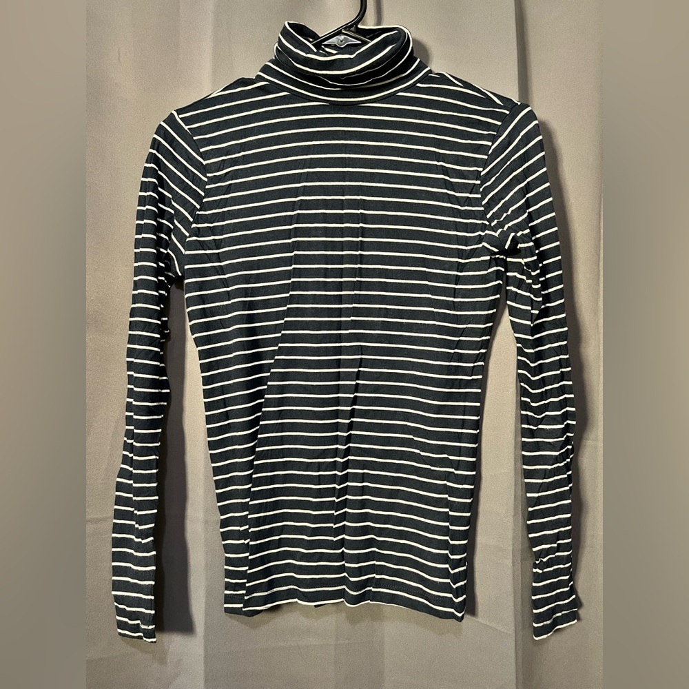 Blue/White or Black/Gray Turtlenecks